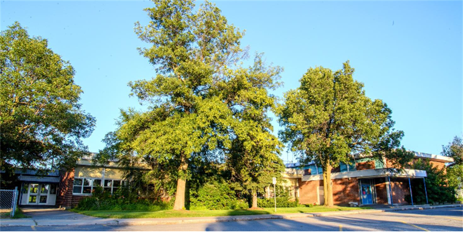 Picture of the front of Bells Corners School